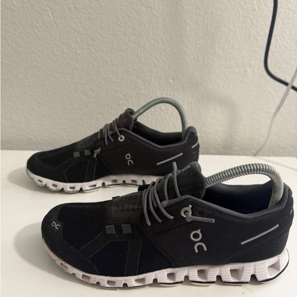 On Running cloud 5 women’s Black and White Athletic Shoes - Picture 4 of 10